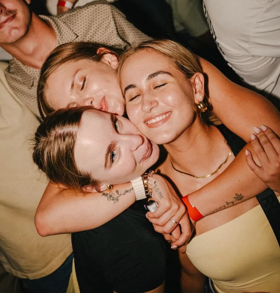 Amigas reunidas em uma festa